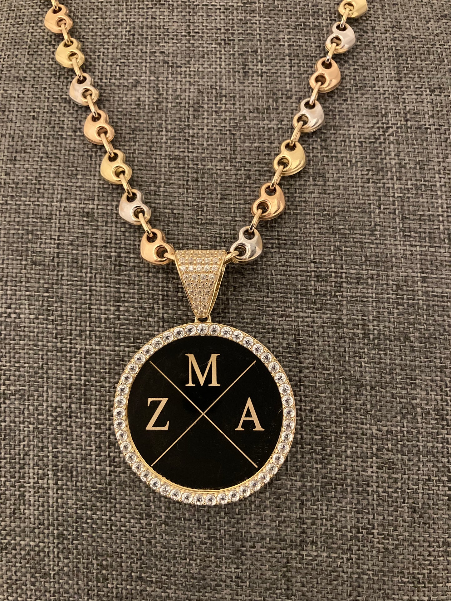 14K Medalla Pendant